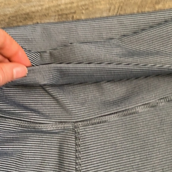 Nike Dri-Fit Striped Capri Pants SZ S - Picture 4 of 5